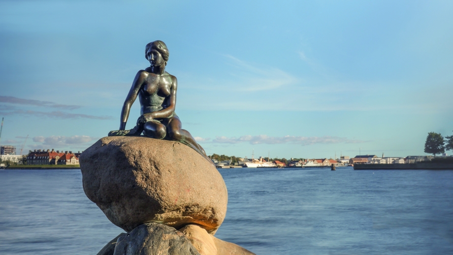 An der Uferpromenade Langelinie in Kopenhagen erwartet Sie die Kleine Meerjungfrau.