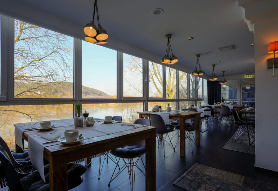 Vom Hotelrestaurant haben Sie einen fabelhaften Blick auf die Mosel.