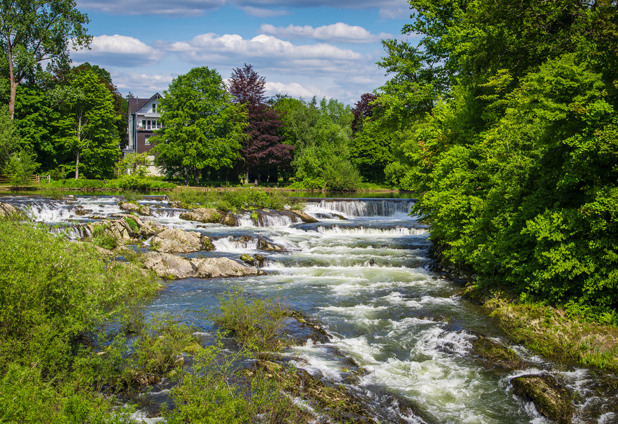 Der breiteste Wasserfall Nordrhein-Westfalens: Der Siegwasserfall ist 84 m breit und ca. 6 m tief.