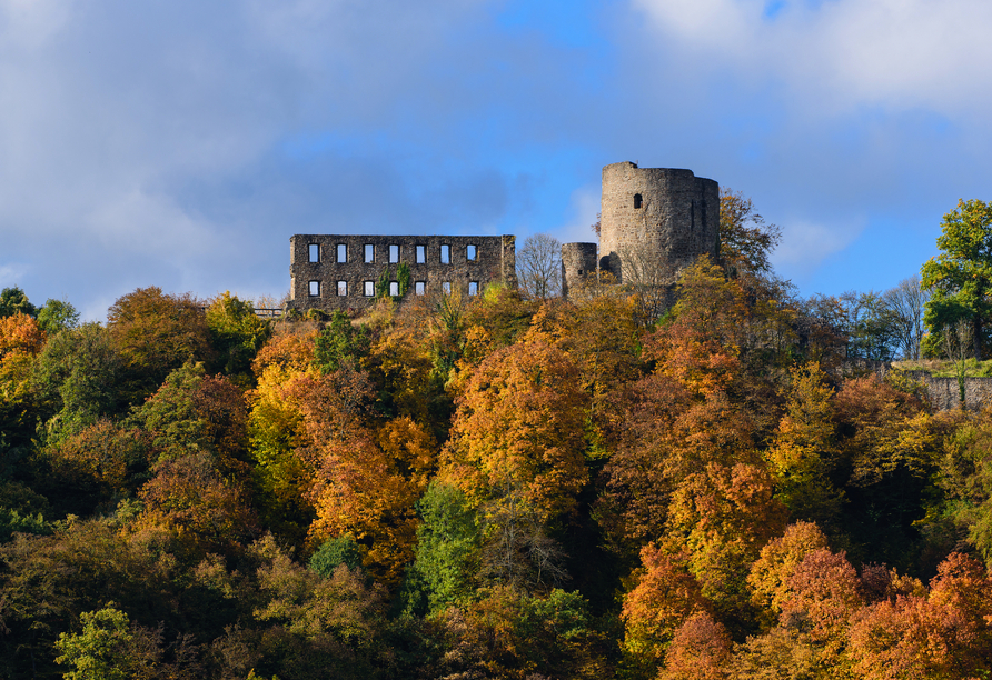 Genießen Sie die Mittelalterromantik an der Burgruine Windeck.