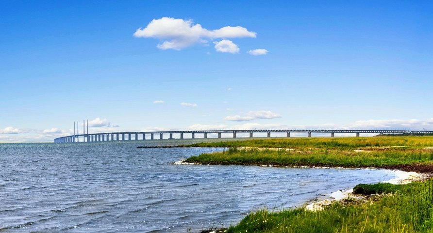 Bei dieser Reise fahren Sie über die beeindruckende Öresundbrücke, die Dänemark und Schweden miteinander verbindet.