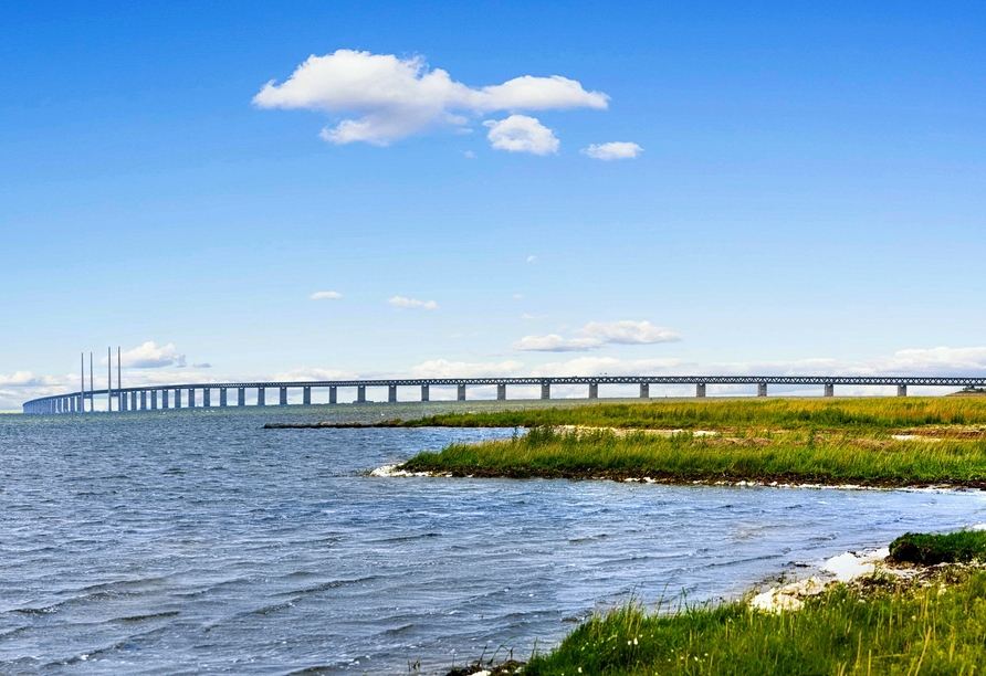 Bei dieser Reise fahren Sie über die beeindruckende Öresundbrücke, die Dänemark und Schweden miteinander verbindet.