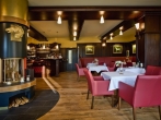 Nehmen Sie im stilvollen Restaurant Platz.