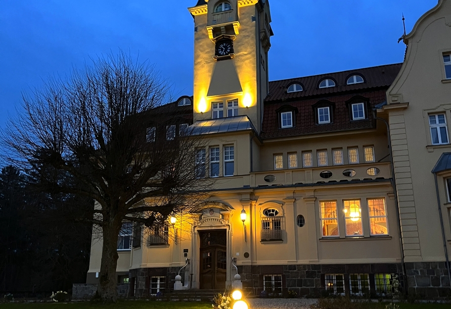 Beleuchtet bei Nacht kommt Ihr Hotel noch einmal besonders gut zur Geltung.