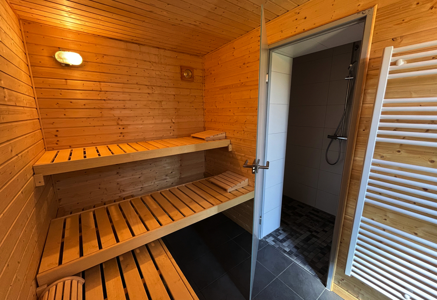 Im Wellnessbereich steht für Sie die Sauna zur Erholung bereit.