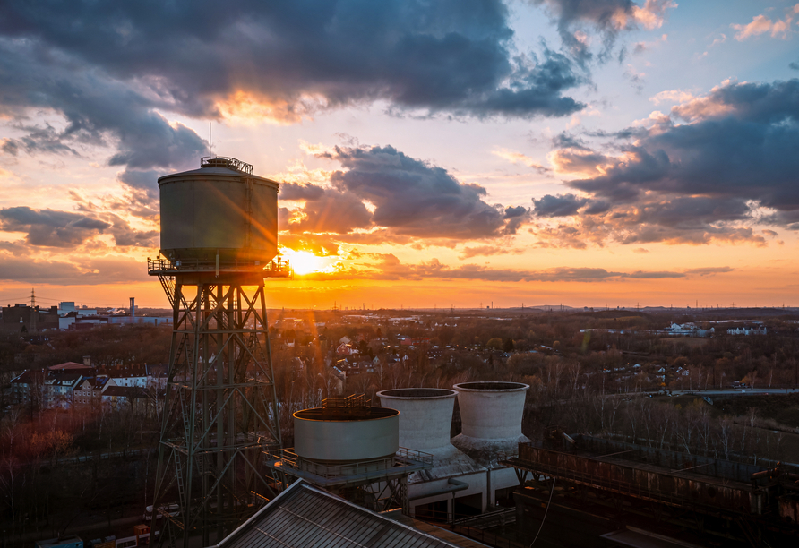 Willkommen in Bochum! Hier warten Sehenswürdigkeiten wie das Stahlwerk und die Jahrhunderthalle auf Sie.