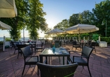 Genießen Sie von der Terrasse Ihres Hotels einen herrlichen Blick auf die Wismarer Bucht.