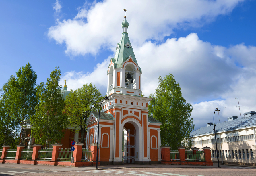 Die orthodoxe Kirche des Heiligen Peter und Paul in Hamina dürfen Sie auf keinen Fall verpassen. 