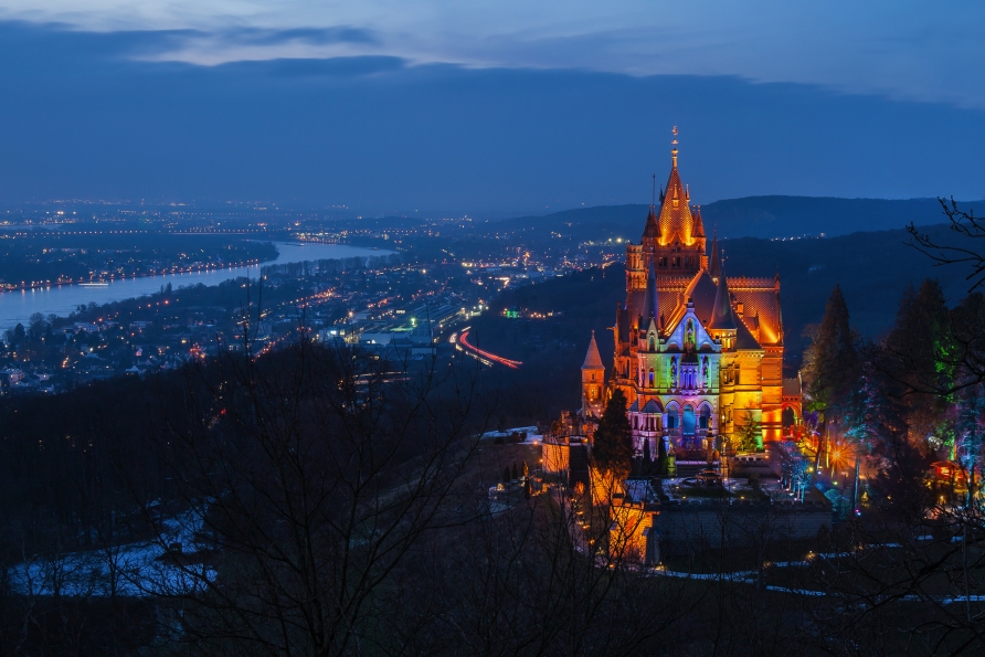 Unser Tipp: Besuchen Sie das imposante Schloss Drachenburg im Siebengebirge.