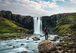 Bewundern Sie den spektakulären Wasserfall Gufufoss bei Seyðisfjörður.