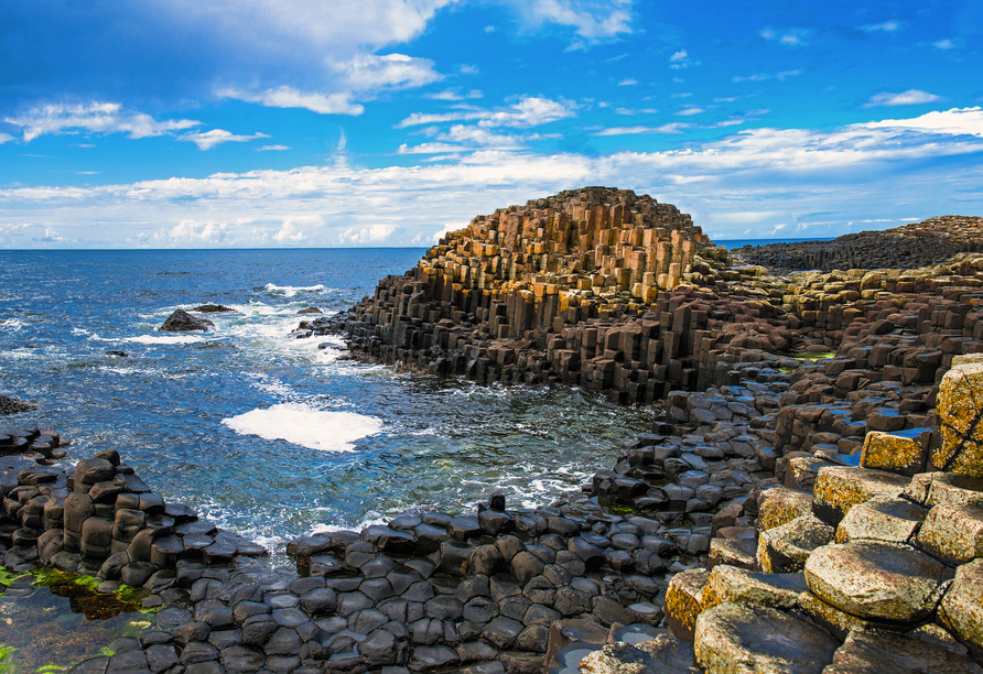 Der Giant's Causeway mit seinen Basaltsäulen wird Sie beeindrucken.