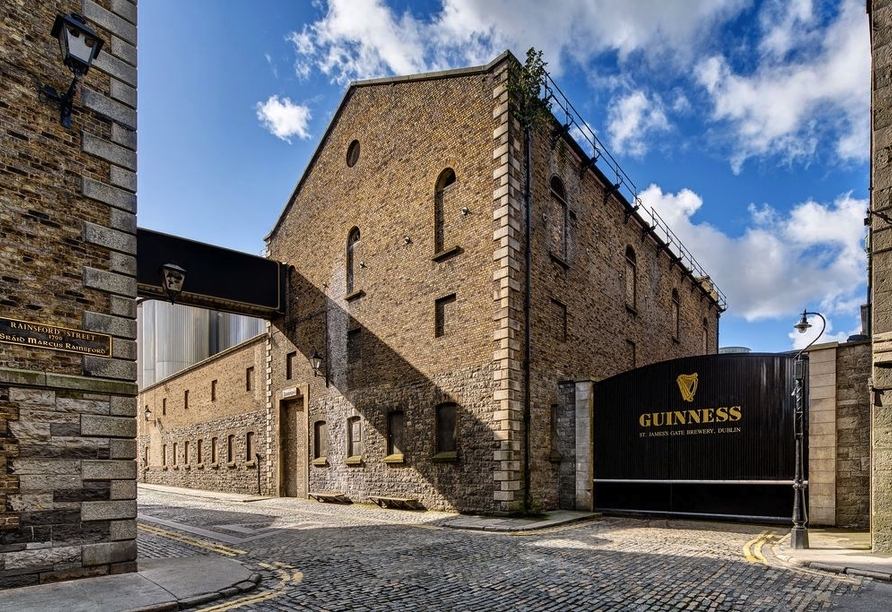 Im Rahmen des zubuchbaren Eintrittsgelderpakets besuchen Sie das Guinness Storehouse in Dublin.