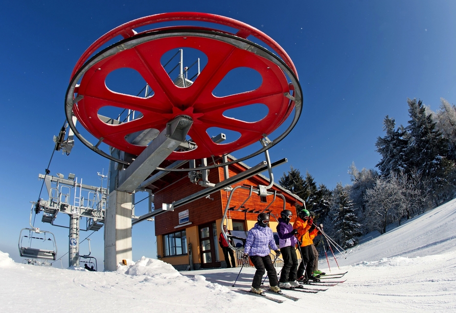 Im Winter erwartet Sie direkt am Hotel ein schönes Familien-Skigebiet!