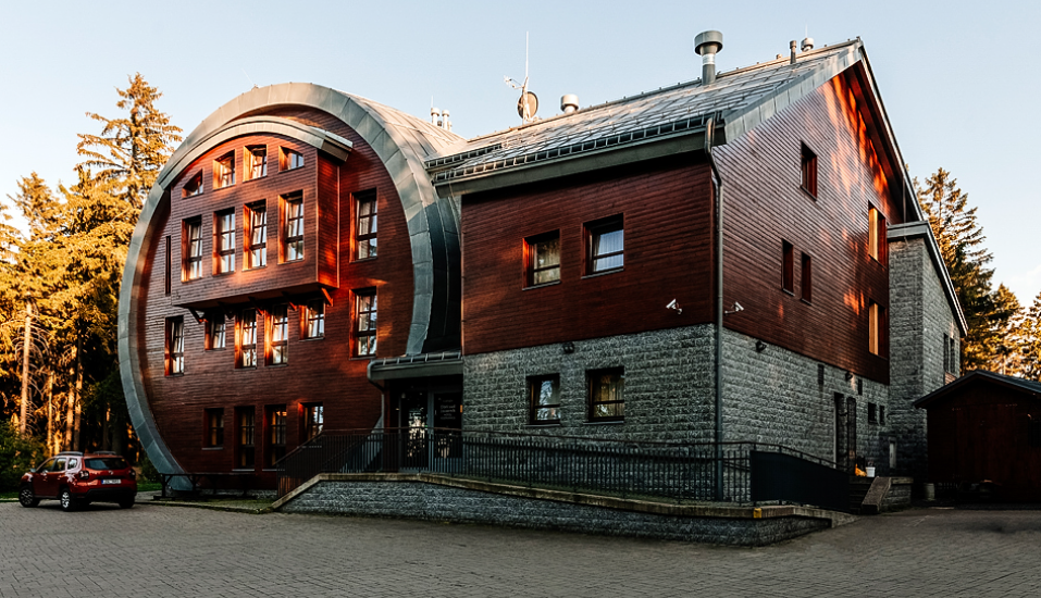 Herzlich willkommen im Hotel Riesenfass in der zauberhaften Landschaft des Jeschkenkamms.