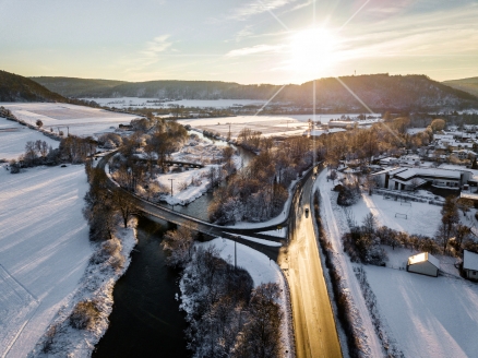 Die Altmühl verzaubert im Winter mit magischen Ausblicken.