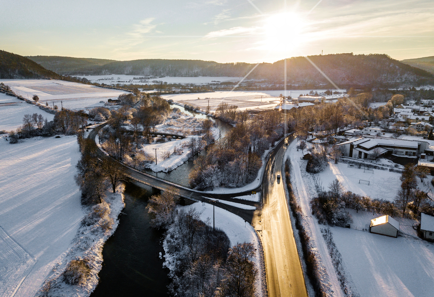Die Altmühl verzaubert im Winter mit magischen Ausblicken.