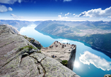 Norwegen hat atemberaubende Aussichten zu bieten, wie beispielsweise den spektakulären Preikestolen.