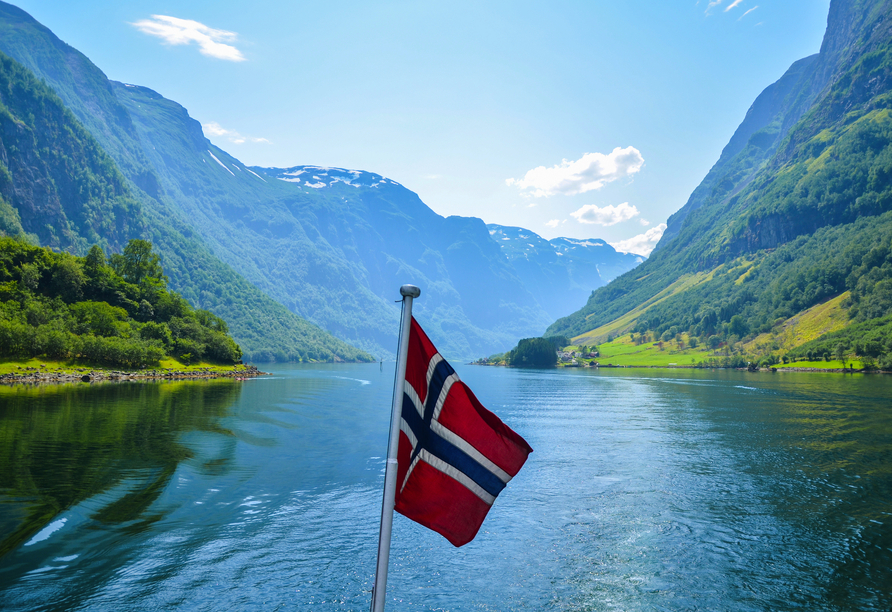 Freuen Sie sich auf die unvergesslichen Fjordlandschaften in Norwegen, wie beispielsweise dem Sognefjord.