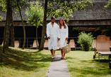 Der Außenbereich der Spreewald Therme lädt zum Verweilen ein.