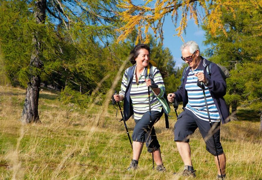 Wandern Sie durch die wunderschöne Landschaft der Umgebung.