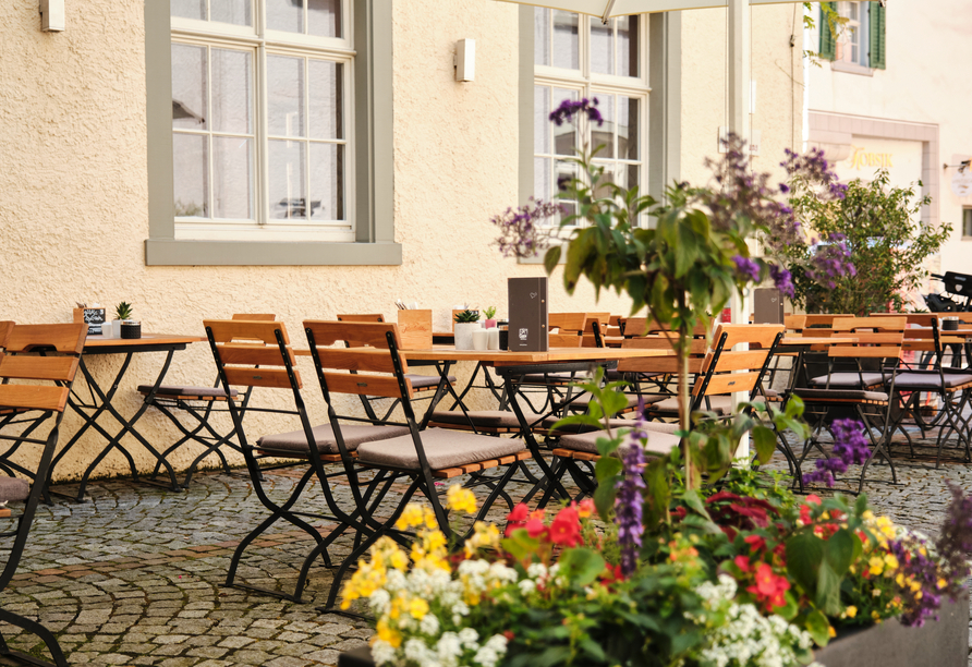 Die Terrasse im gemütlichen Innenhof des Hotels