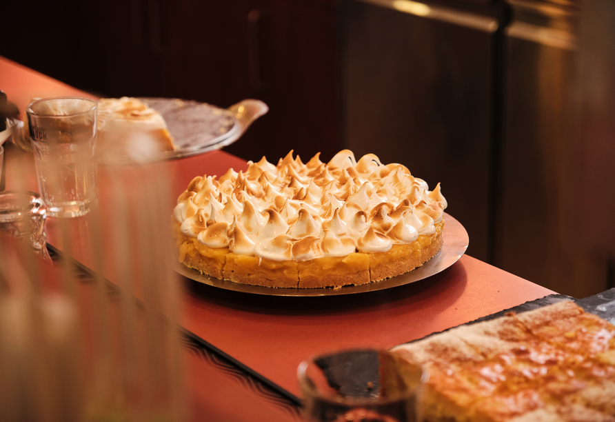 Lassen Sie sich ein köstliches Stück Kuchen schmecken und genießen Sie Ihre Auszeit am Bodensee.