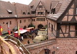 Im Winter sollten Sie auch den Weihnachtsmarkt auf der Wartburg besuchen.