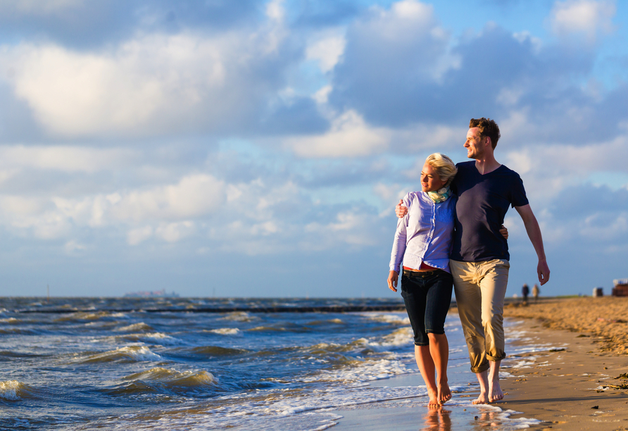 Der Strand lädt zu ausgedehnten Spaziergängen für die perfekte Auszeit ein.