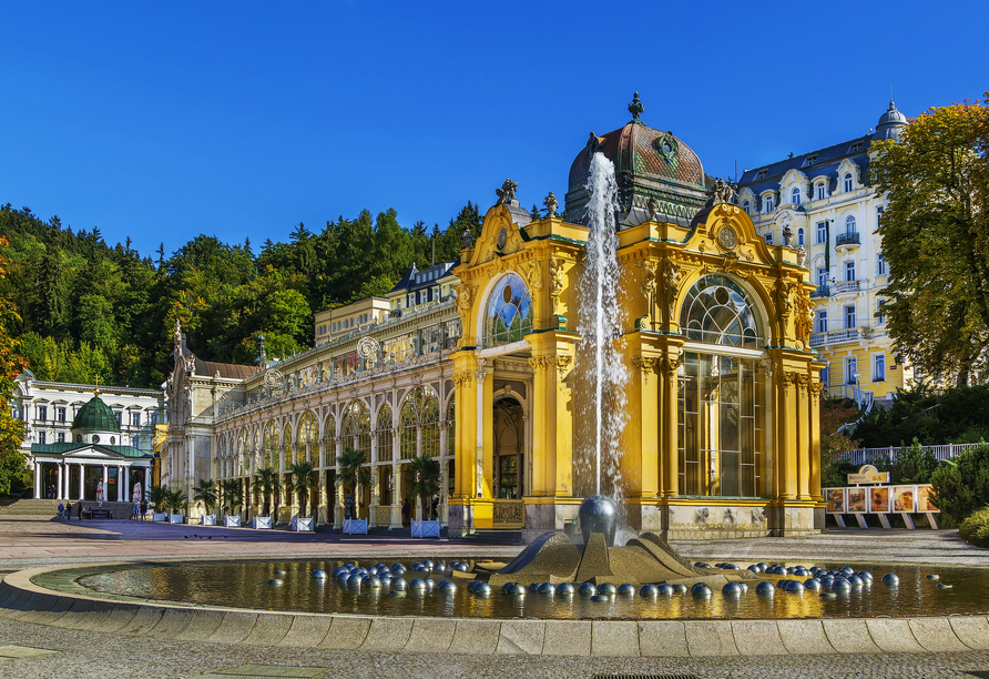 Die Hauptkolonnade und die singende Fontäne sind ein Highlight Ihres Besuchs in Marienbad.