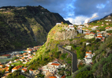 Die bergige Kleinstadt Ribeira Brava zeichnet sich durch ihre vielfältigen Landschaften aus.