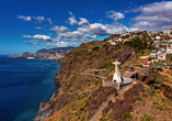 Bei der Buchung des optionalen Ausflugspakets kommen Sie auf dem Aussichtspunkt Cristo Rei in Funchal aus dem Staunen nicht mehr heraus.