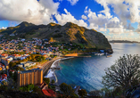 In Machico erstrecken sich traumhaft schöne Sandstrände. Buchen Sie das optionale Ausflugspaket und kommen Sie in den Genuss von Sonne satt.