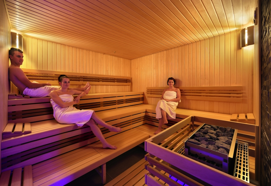 In der Sauna genießen Sie wohlige Wärme in der kalten Jahreszeit.