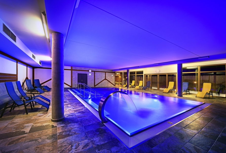 Das Hallenbad im Hotel Resort Relax