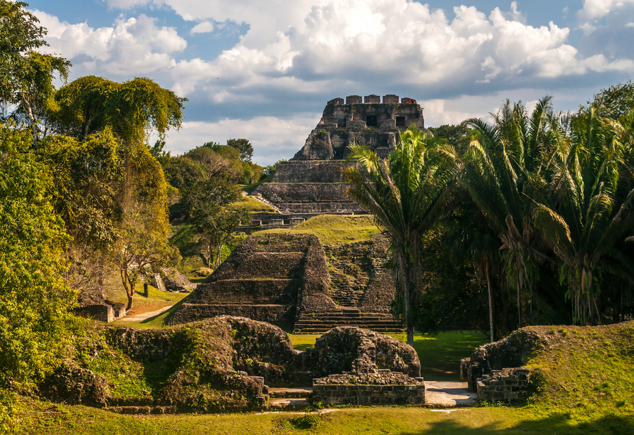 In Belize können Sie die Maya-Ruinen von Xunantunich besichtigen.