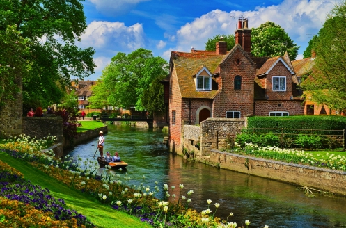 Neben zauberhaften Gärten sehen Sie reizvolle Orte wie Canterbury.