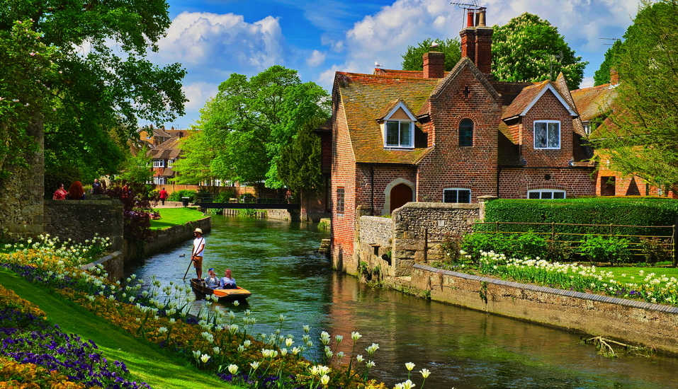 Neben zauberhaften Gärten sehen Sie reizvolle Orte wie Canterbury.