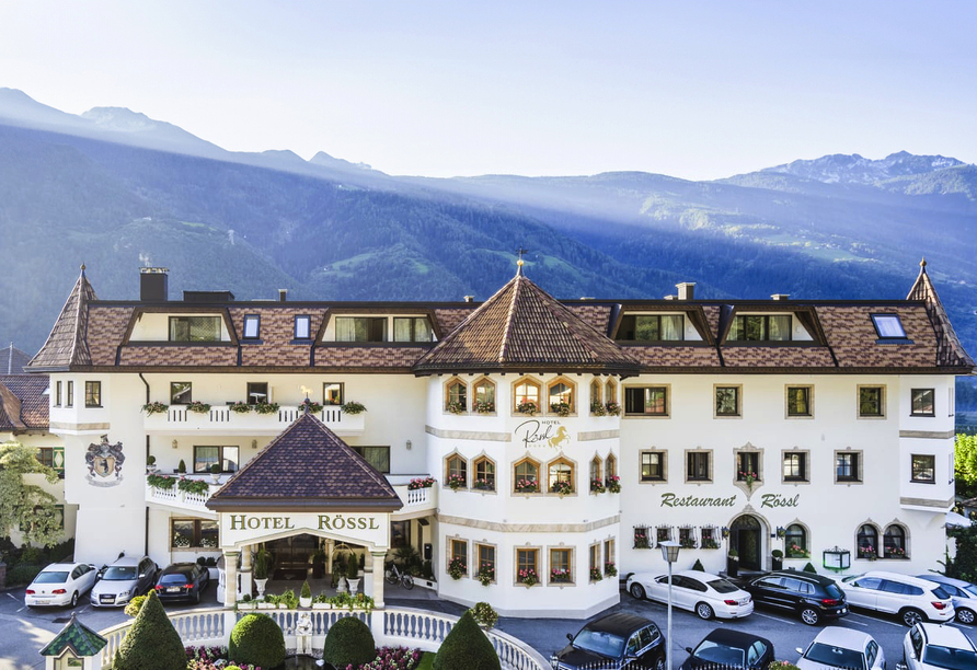 Ihr Hotel liegt eingebettet in der idyllischen Berglandschaft Südtirols.