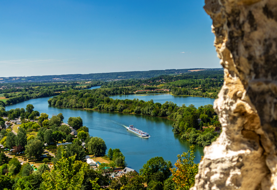 Blick vom Chateau Gaillard in Les Andalys auf die Seine