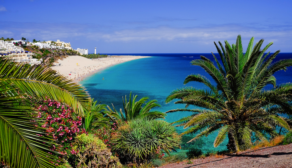 Traumhafte Strände, wie beispielsweise der Playa de Morro Jable auf Fuerteventura, erwarten Sie auf Ihrer Kreuzfahrt.