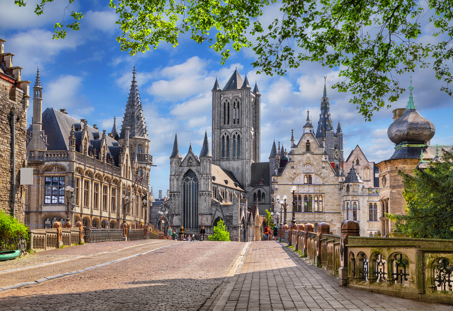 Am Reisetermin 27.03.25 haben Sie ausreichend Zeit, die malerische Hafenstadt Gent in Belgien zu erkunden.