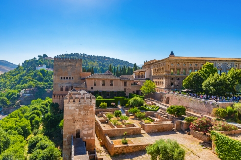 Freuen Sie sich auf interessante Ausflüge, wie den Besuch der weltberühmten Alhambra in Granada.