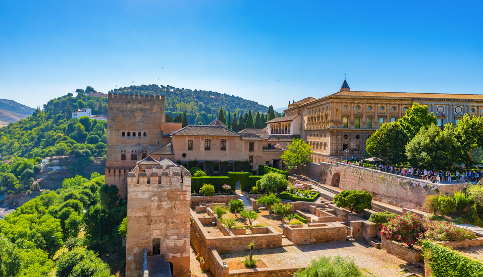 Freuen Sie sich auf interessante Ausflüge, wie den Besuch der weltberühmten Alhambra in Granada.