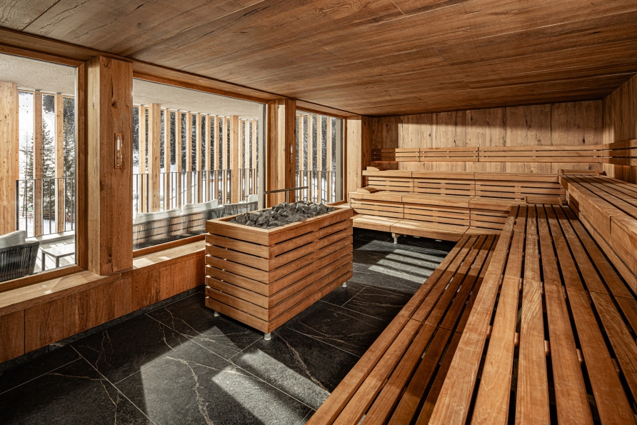 Die Finnische Sauna mit Panoramablick lädt zum Entspannen ein.