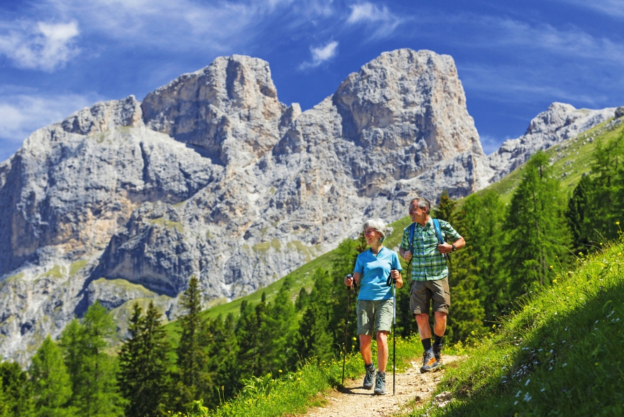 Traumhafte Wanderwege laden zum Erkunden der Bergwelt ein.