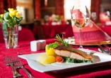 Regionale Spezialitäten werden Ihnen im Restaurant serviert.