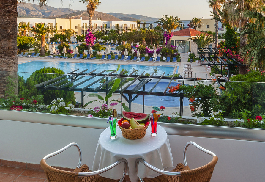 Beispielhafter Ausblick eines Doppelzimmers im Tigaki Beach Hotel