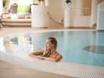Entspannen Sie im Hallenbad des Genuss- und Vitalhotels Moisl.