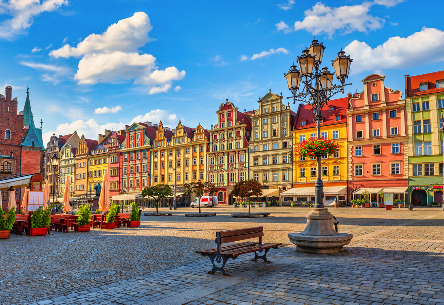 Die hübschen, bunten Häuser am Marktplatz von Breslau sind ein schönes Fotomotiv.