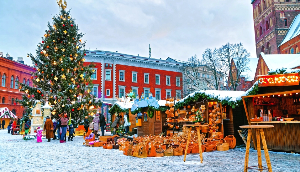 Der Weihnachtsmarkt in Riga ist einer der ältesten und traditionsreichsten Märkte in Europa.